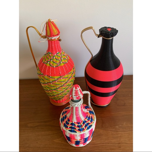 3 Vintage Viresa Plastic Woven Wicker Bottles 🌻 - Picture 4 of 10